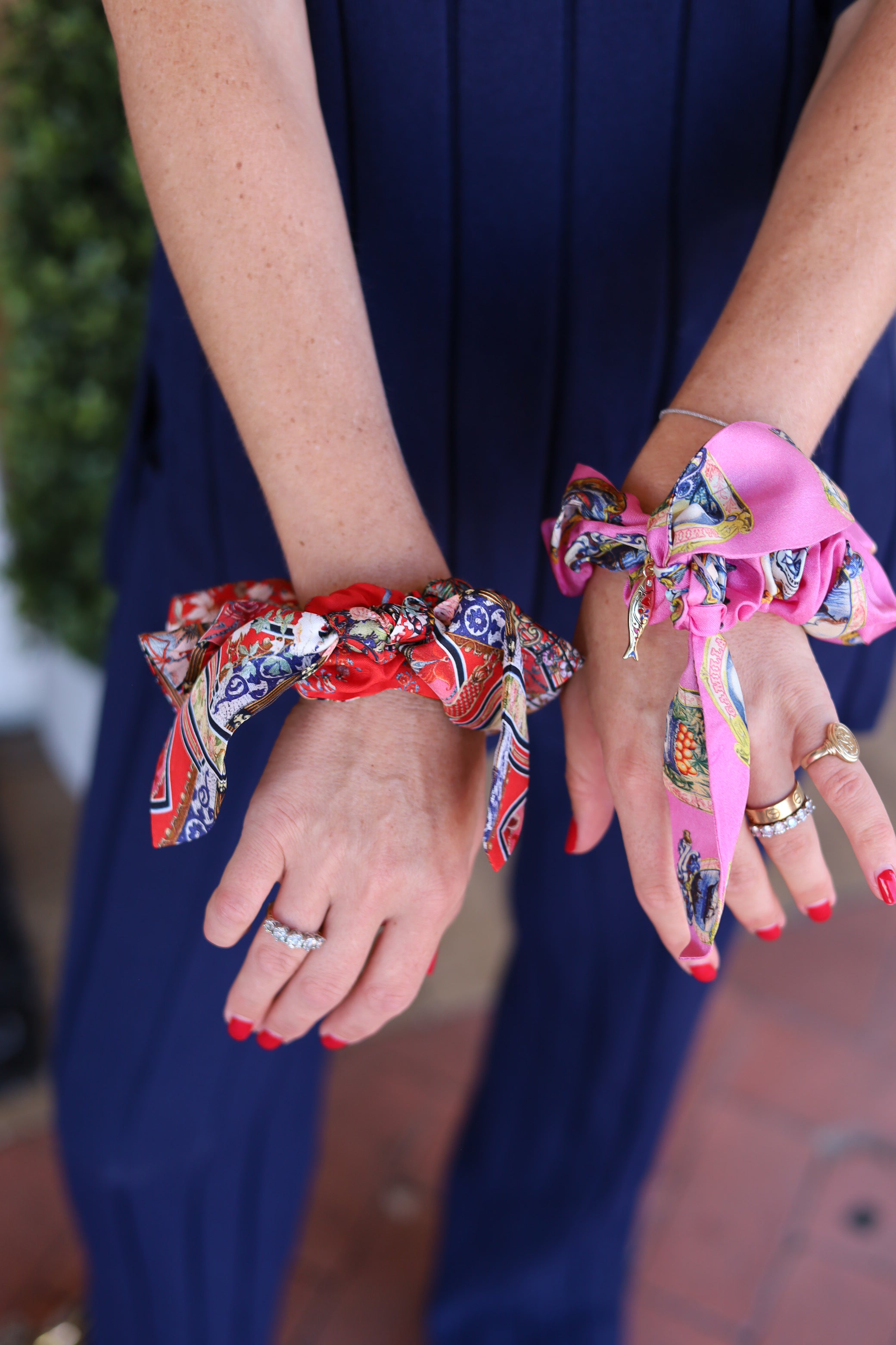 Camilla scrunchie with trinket