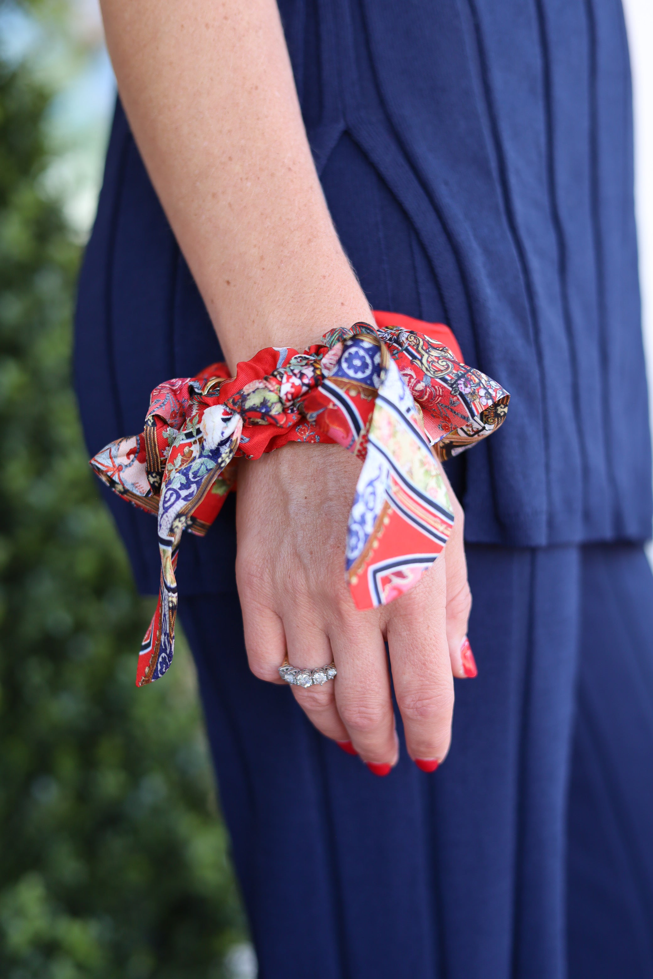 Camilla scrunchie with trinket