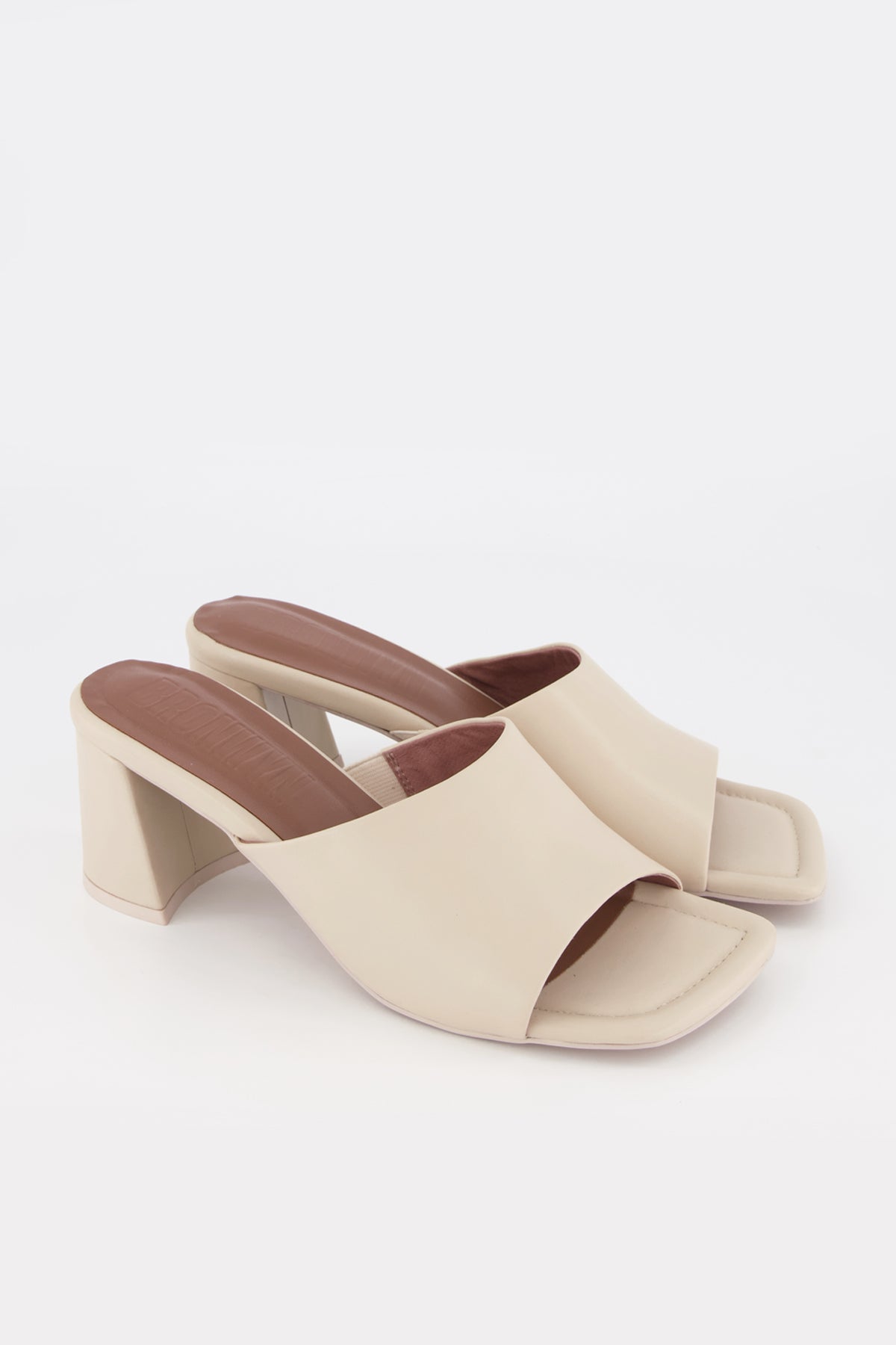Bronwyn Lola Heel