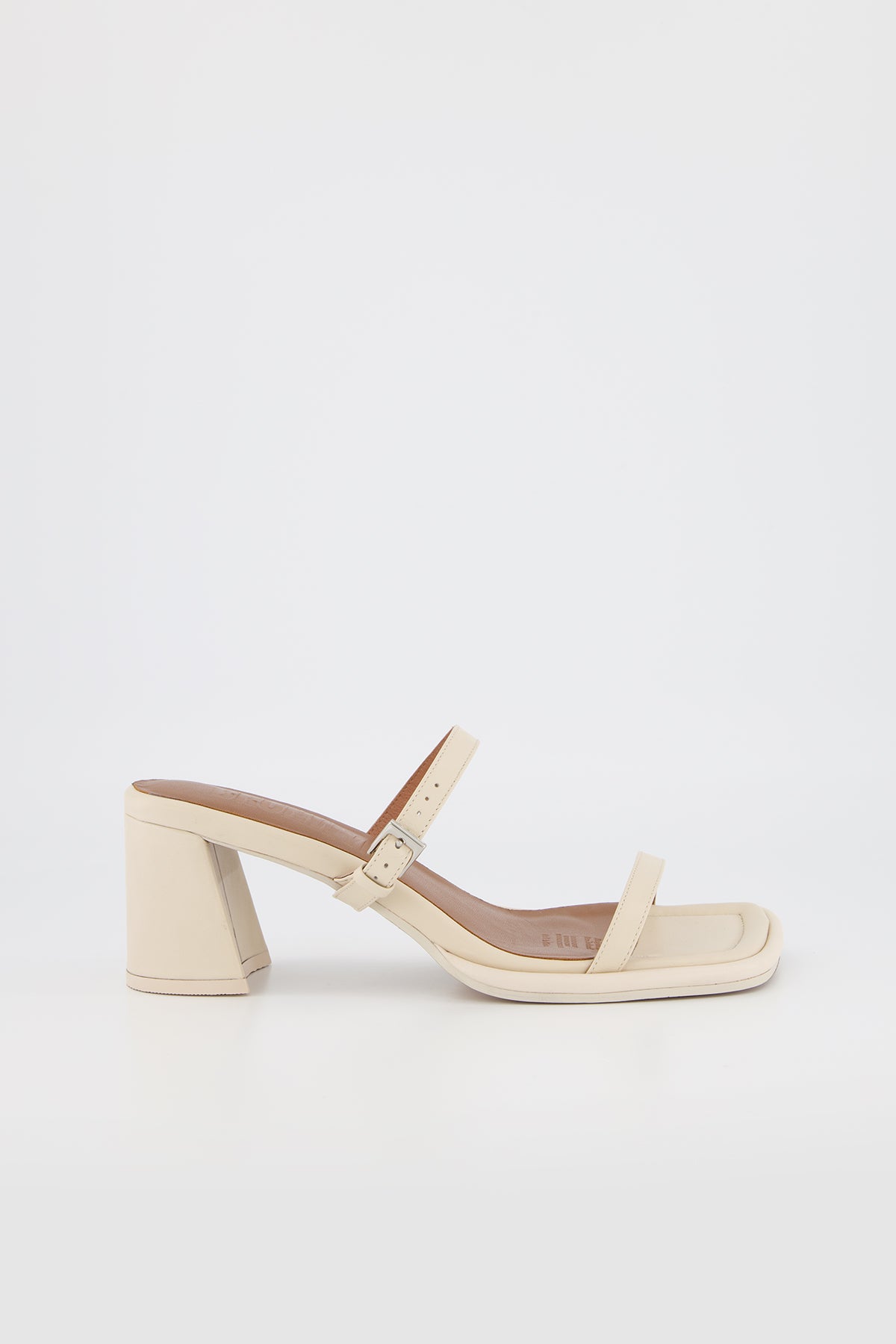 Bronwyn Lucia Heel