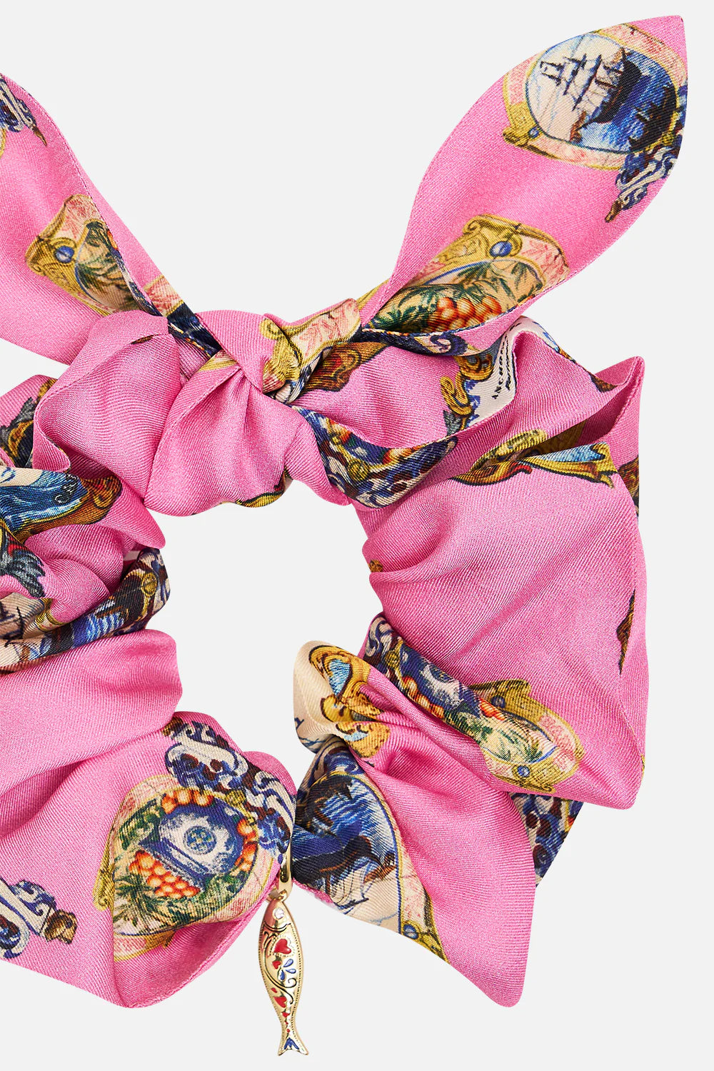 Camilla scrunchie with trinket