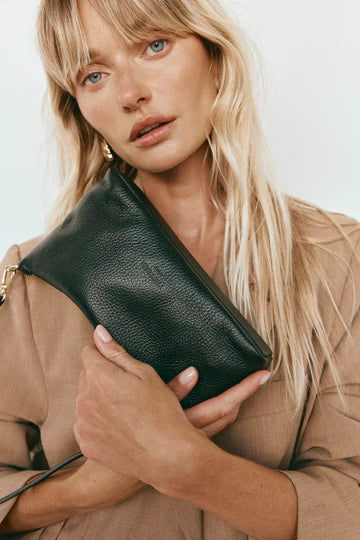 Vestirsi Ashley Black Leather Crossbody Bag