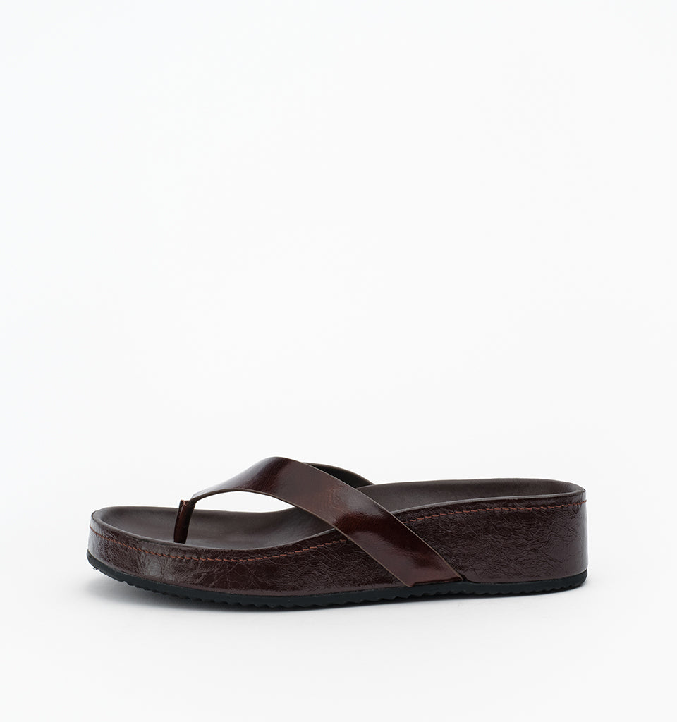 Alias Mae Akiko – Choc Oily Crinkle Leather – side view