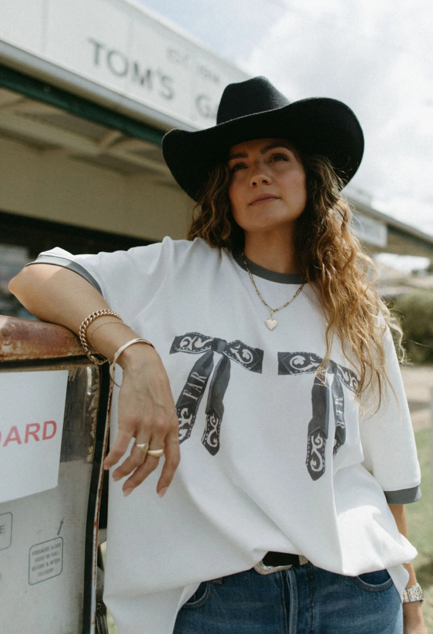 FARMER Western Bow Tee