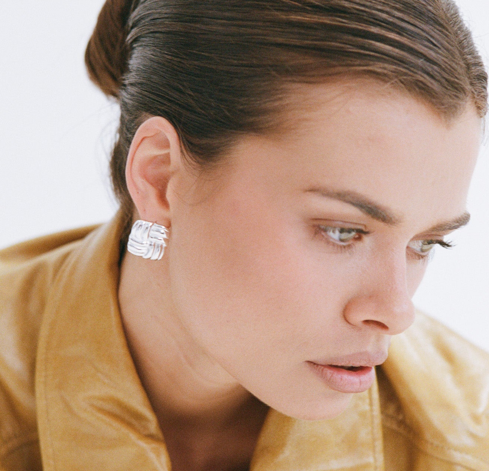 Porter Baby Cushion Earrings White Gold