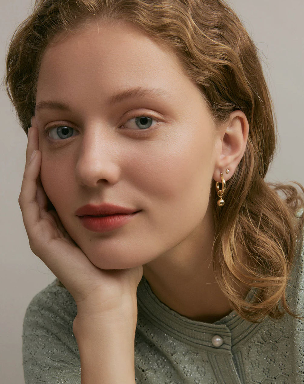 Jolie & Deen Nat Hoops Gold