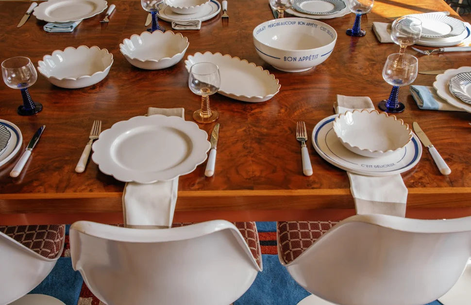 Round House - Scallop Dining Set - 17 Pieces