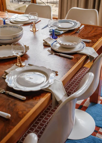 Round House - Scallop Dining Set - 17 Pieces