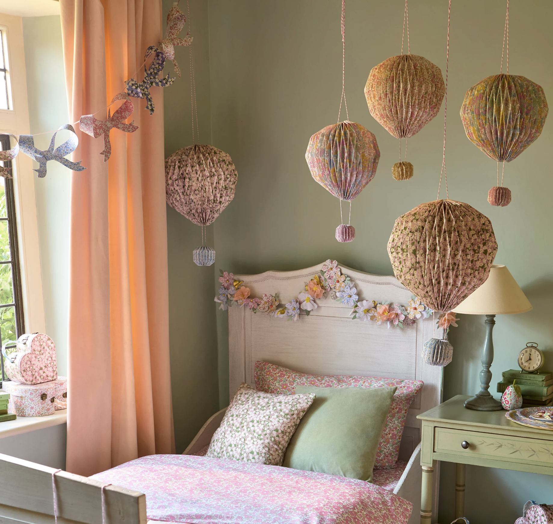 Liberty Bow Garland