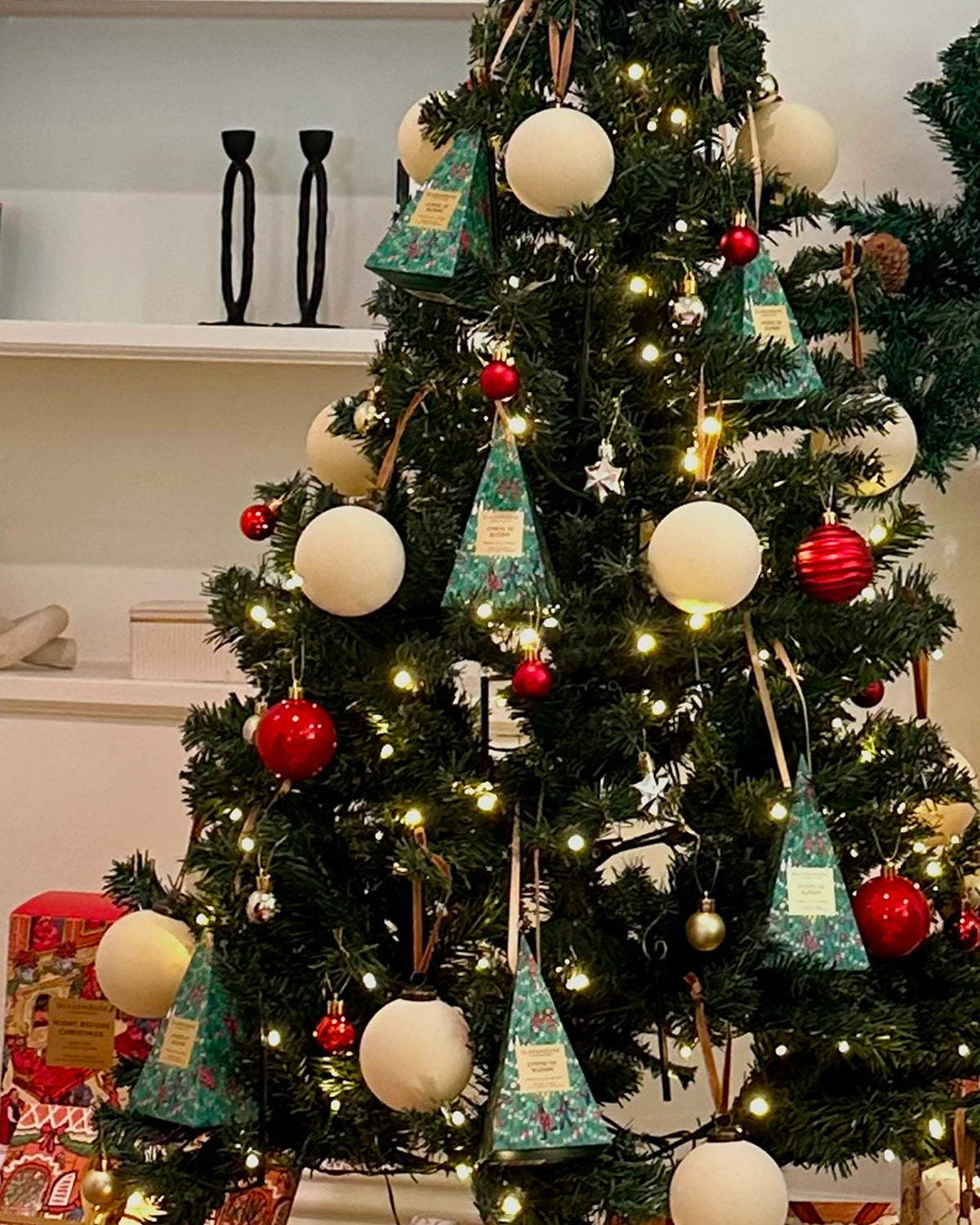 Glasshouse Christmas Bauble Candle 30g